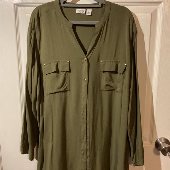 🫒Cato Olive Green Roll Tab Sleeve Button Up Blouse w/ Two Front Pockets🫒 - Picture 1 of 5